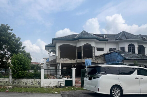 Mặt tiền trước và sau cải tạo nhà phố thành biệt thự hiện đại tại Tân Phú